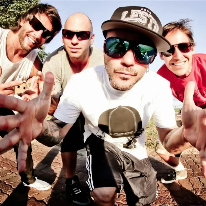 TIHUANA – GROUPE BRÉSILIEN DE ROCK ALTERNATIF NÉ EN 1999