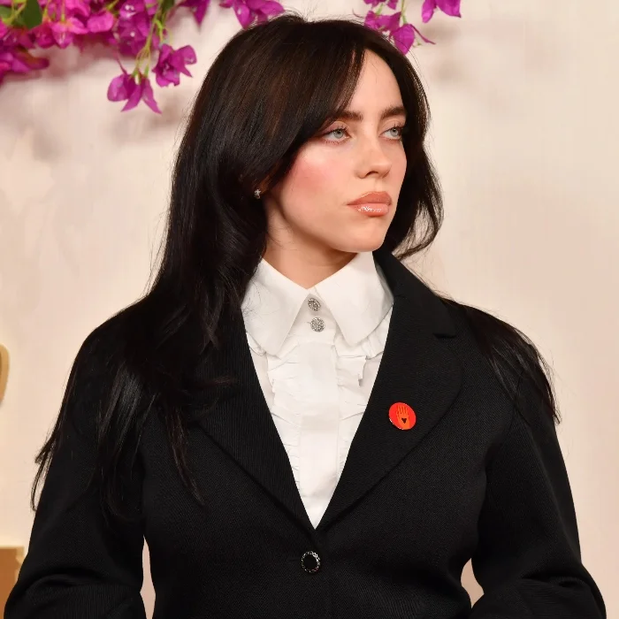 BILLIE EILISH : LA CHANTEUSE DE POP REVOLUTIONNAIRE