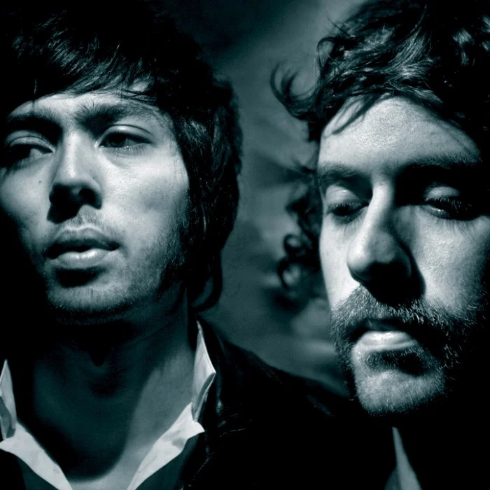 JUSTICE – DUO FRANÇAIS D’ÉLECTRO HOUSE QUI A RÉVOLUTIONNÉ LA SCÈNE
