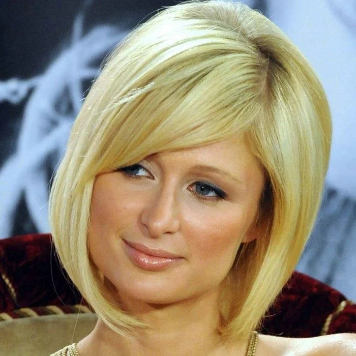 PARIS HILTON : DE LA FILLE DE LOUIS VUITTON À L'ICÔNE POP AMÉRICAINE