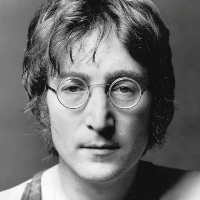 JOHN LENNON : BIOGRAPHIE DE L'ICÔNE ROCK DE LIVERPOOL