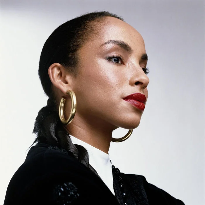 SADE – LE GROUPE BRITANNIQUE QUI A RÉVOLUTIONNÉ LE SMOOTH JAZZ