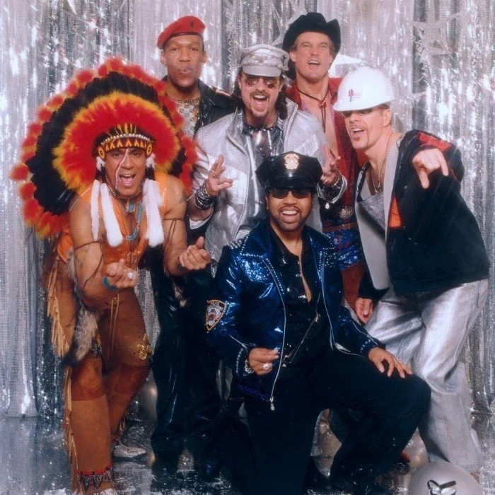 VILLAGE PEOPLE : LE GROUPE DISCO LÉGENDAIRE