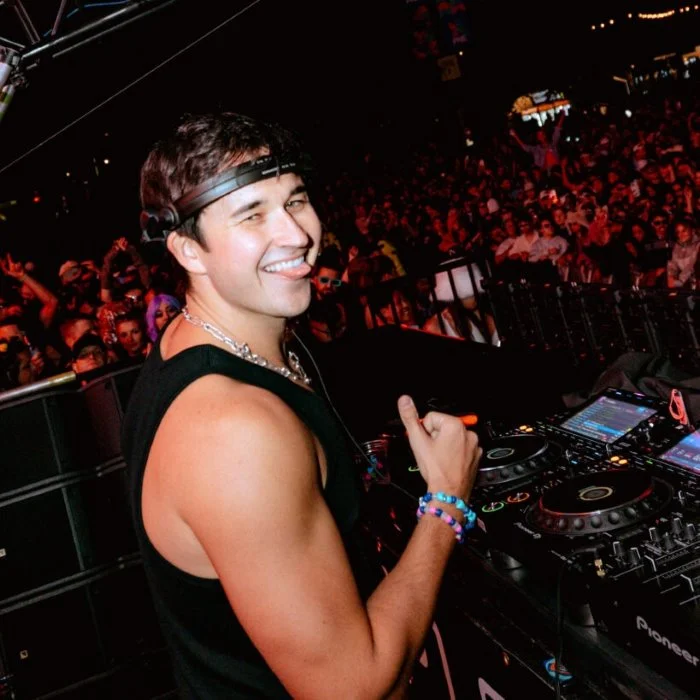 JOHN SUMMIT – DJ ET PRODUCTEUR EDM AMÉRICAIN DE LEGENDES HOUSE