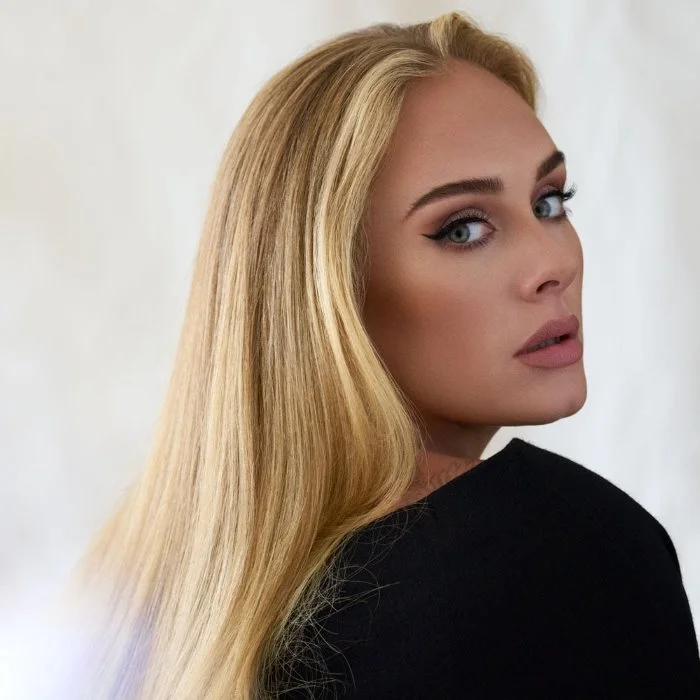 ADELE ARTISTE BRITANNIQUE : BIOGRAPHIE POP, SOUL ET SUCCESS