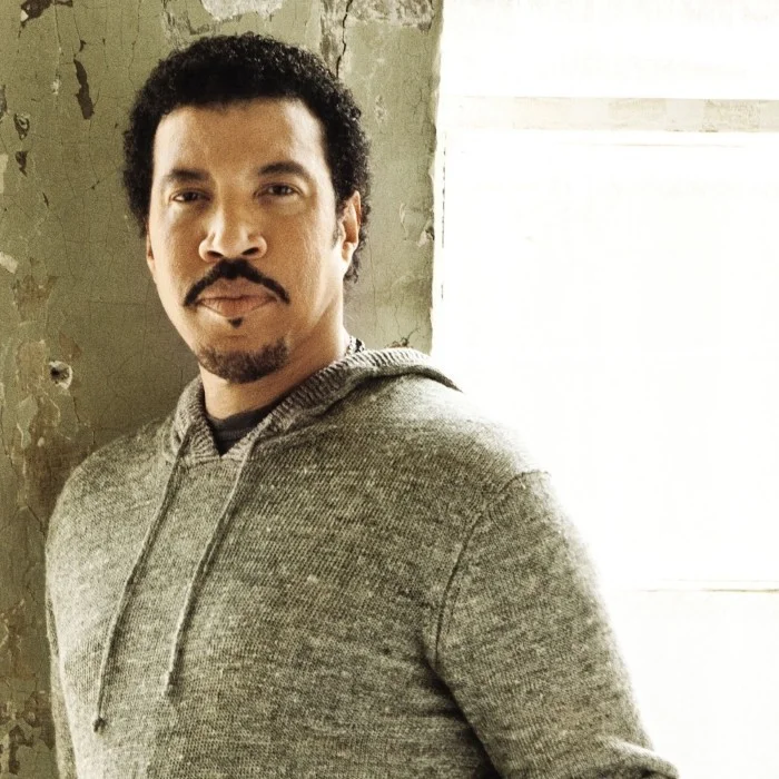 LIONEL RICHIE : BIOGRAPHIE DE LA LÉGENDE AMÉRICAINE DE LA SOUL
