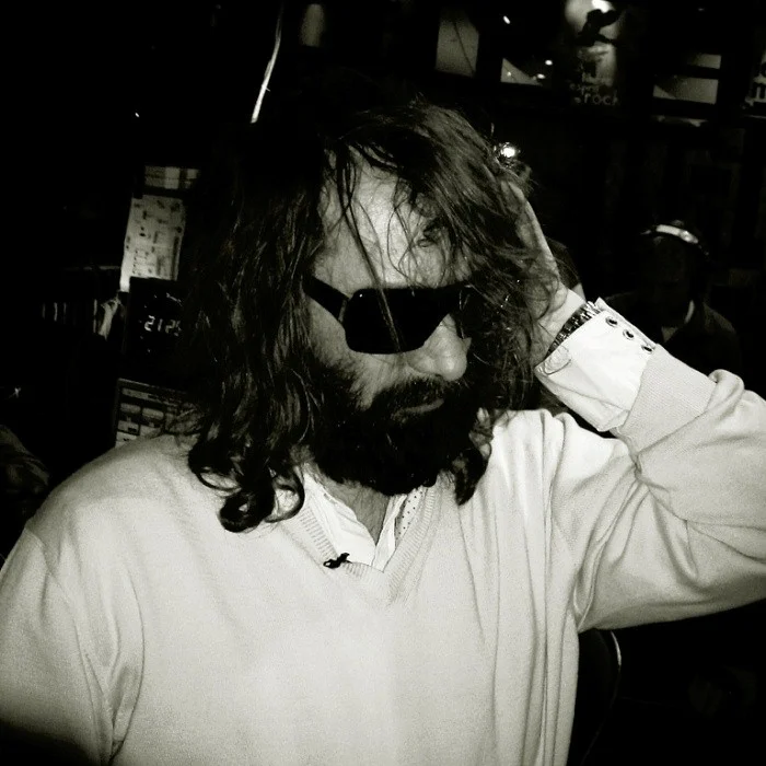SÉBASTIEN TELLIER – BIOGRAPHIE DE L'ARTISTE FRANÇAIS INNOVANT