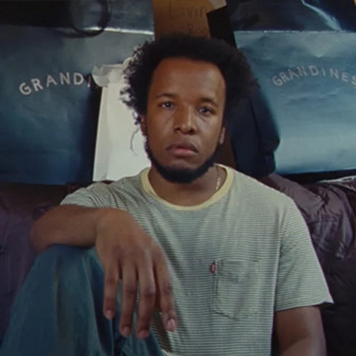 CAUTIOUS CLAY : LE PARCOURS DU CHANTEUR‑AUTEUR US D’ALTERNATIVE R&B