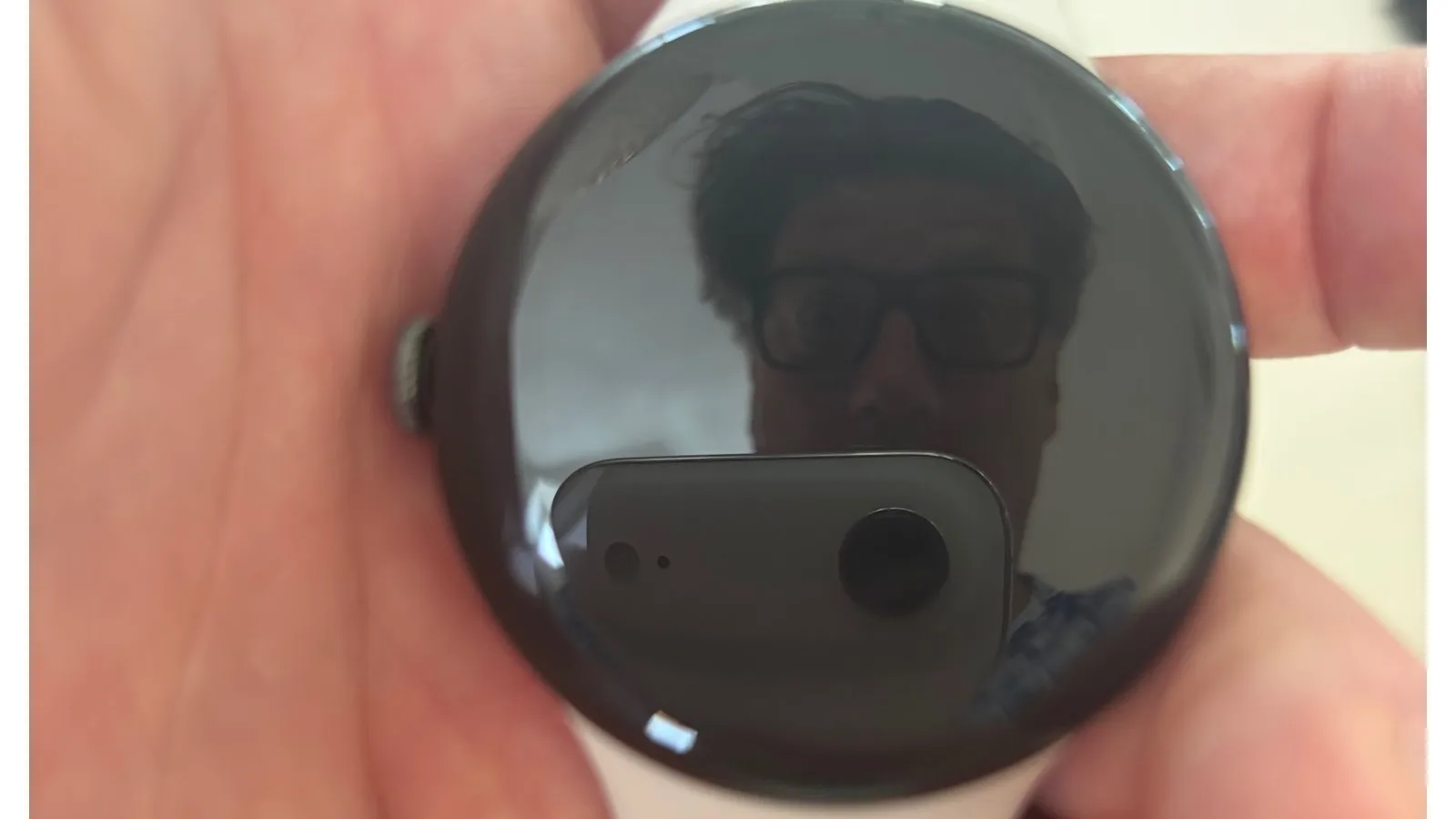 IL A TROUVÉ UN PROTOTYPE DE LA PIXEL WATCH 5… AU FOND DE L’OCÉAN