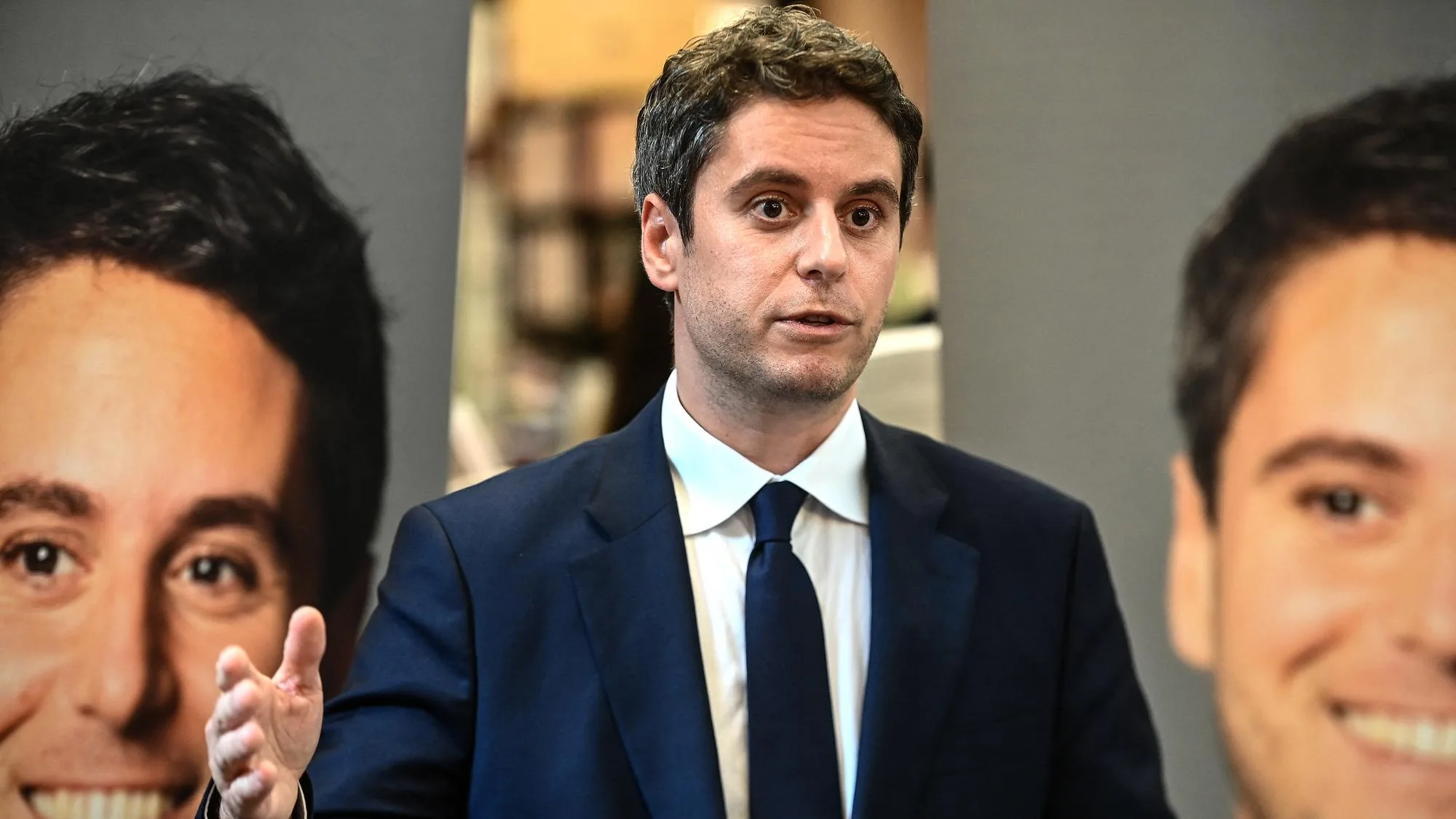 PRÉSIDENTIELLE 2027 : GABRIEL ATTAL EST OFFICIELLEMENT CANDIDAT, SUR UN CHEMIN SEMÉ D’OBSTACLES