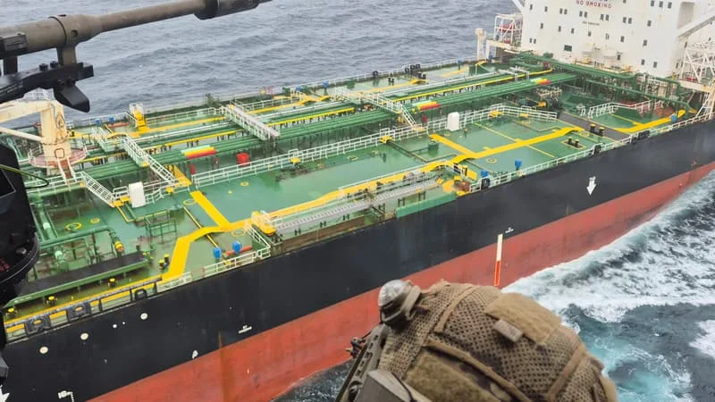 LE KREMLIN DÉNONCE L’ARRAISONNEMENT « ILLÉGAL » D’UN PÉTROLIER EN PROVENANCE DE RUSSIE PAR LA FRANCE