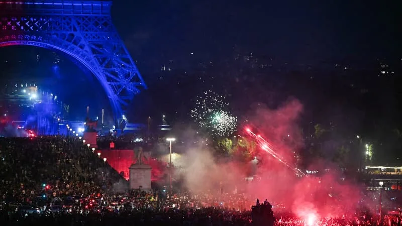 PSG VAINQUEUR DE LA LIGUE DES CHAMPIONS: SCÈNES DE LIESSE À PARIS MAIS DES DÉBORDEMENTS, AU MOINS 283 INTERPELLATIONS
