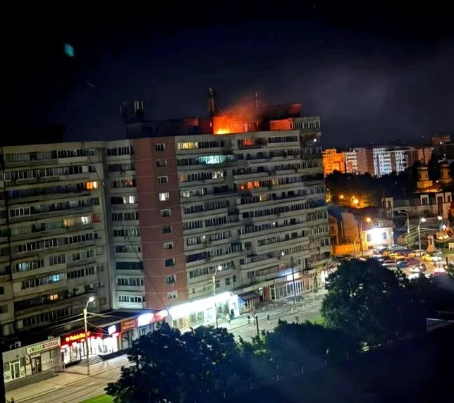 UN DRONE RUSSE S’ÉCRASE SUR UN IMMEUBLE EN ROUMANIE, “UNE ESCALADE GRAVE ET IRRESPONSABLE”