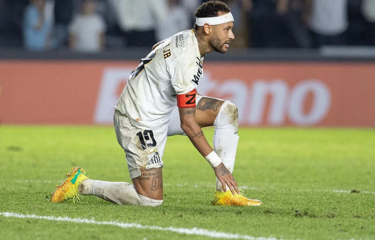 BRÉSIL : « SUPER TRAVAIL DE MERDE »… NEYMAR DÉFONCE LES JARDINIERS DE SON CLUB DE SANTOS APRÈS UNE NOUVELLE BLESSURE