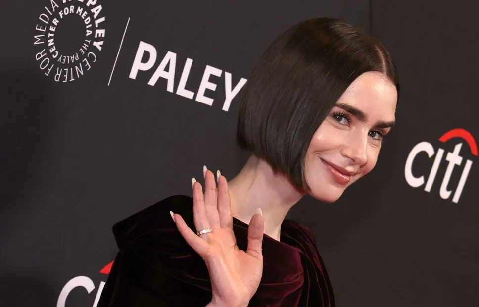 LILY COLLINS ANNONCE QUE LA SAISON 6 D’« EMILY IN PARIS », EN COURS DE TOURNAGE, SERA LA DERNIÈRE