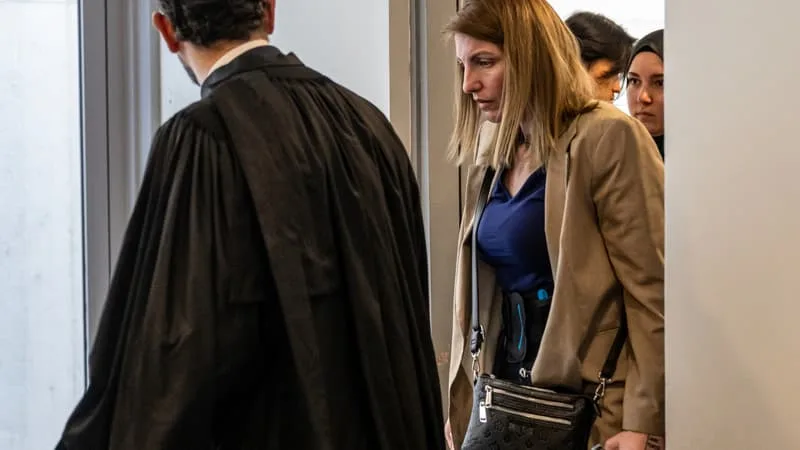 « TU N’ES QU’UN VIDE-COUILLE À MES YEUX »: DES MESSAGES GLAÇANTS DÉVOILÉS AU QUATRIÈME JOUR DU PROCÈS DE L’EX-CONJOINT DE LAËTITIA