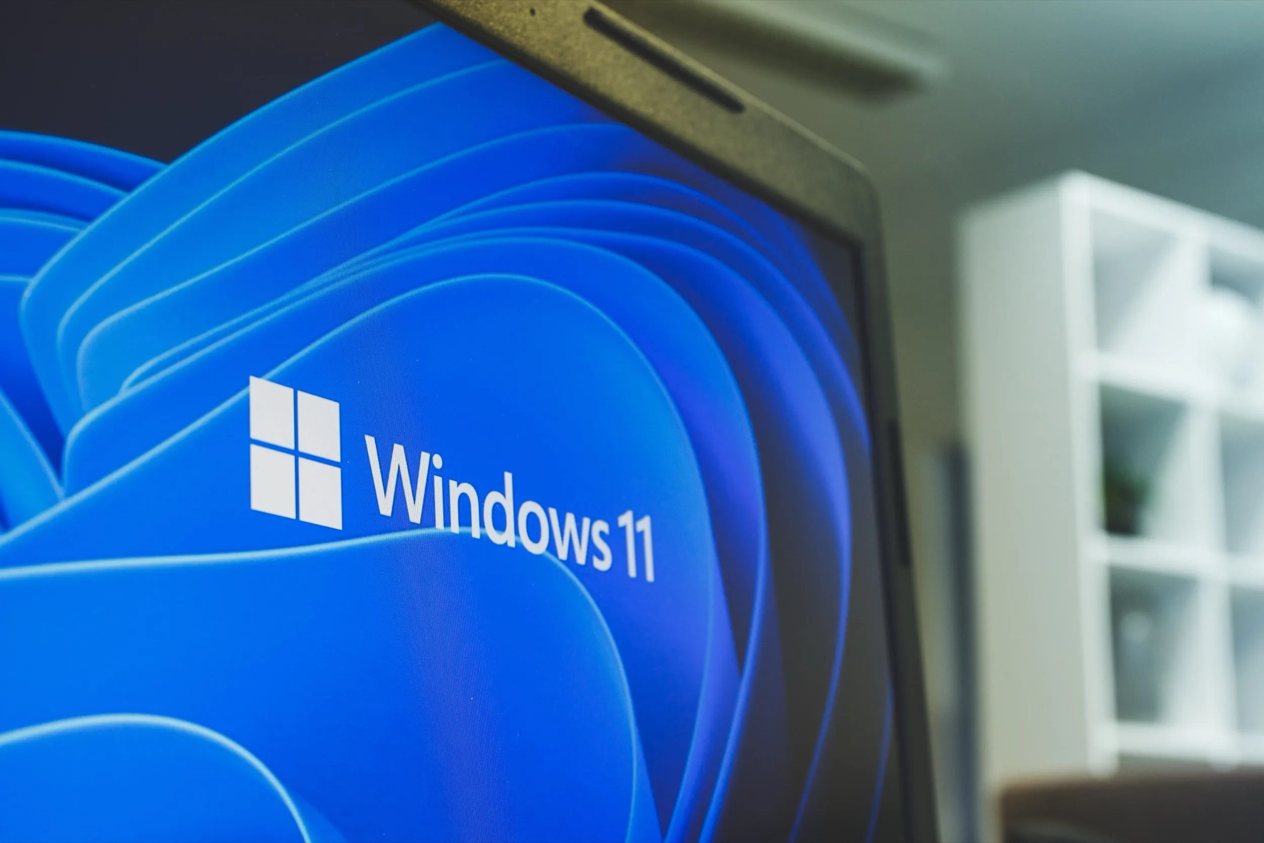 MICROSOFT S’ATTAQUE ENFIN AUX VIEUX BOUTS D’INTERFACE DE WINDOWS 11, MAIS MARCHE SUR DES ŒUFS