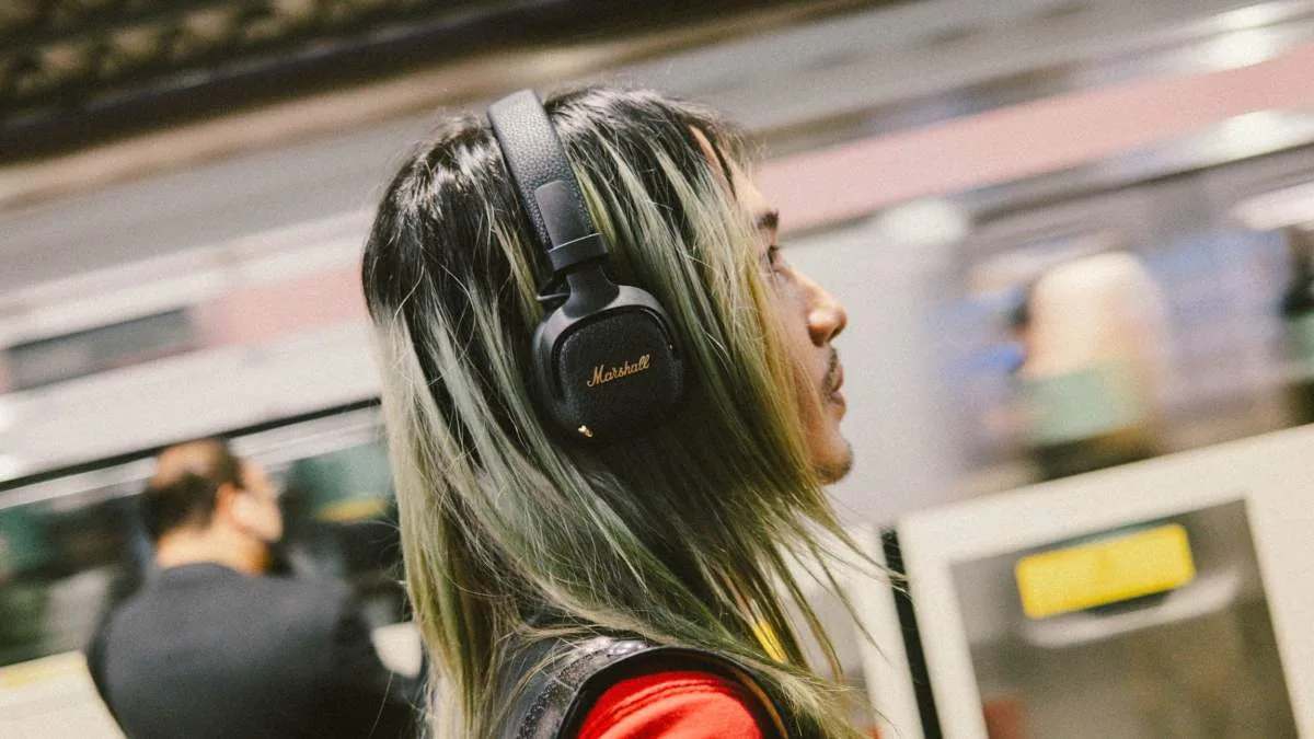 FLAMBANT NEUF, CE CASQUE MARSHALL QUI OFFRE 50H D’AUTONOMIE AVEC L’ANC ACTIVÉE PROFITE DÉJÀ D’UNE PREMIÈRE BAISSE DE PRIX