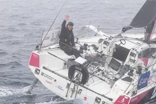 DIRECT. SOLITAIRE DU FIGARO : AU BOUT DU SUSPENSE, PAUL LOISEAU, LE BIZUTH, REMPORTE LA VICTOIRE D’ÉTAPE À PORNICHET