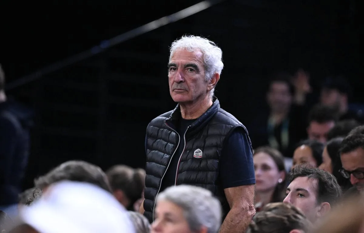 « JE SUIS MEURTRI ET TRAHI » : RAYMOND DOMENECH ATTAQUE LE DOCUMENTAIRE DE NETFLIX SUR LES BLEUS À KNYSNA