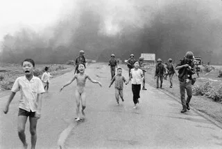 LA FILLETTE AU NAPALM, LE PETIT AYLAN… UNE PHOTOGRAPHIE PEUT-ELLE CHANGER LE COURS D’UNE GUERRE OU D’UNE CATASTROPHE ?
