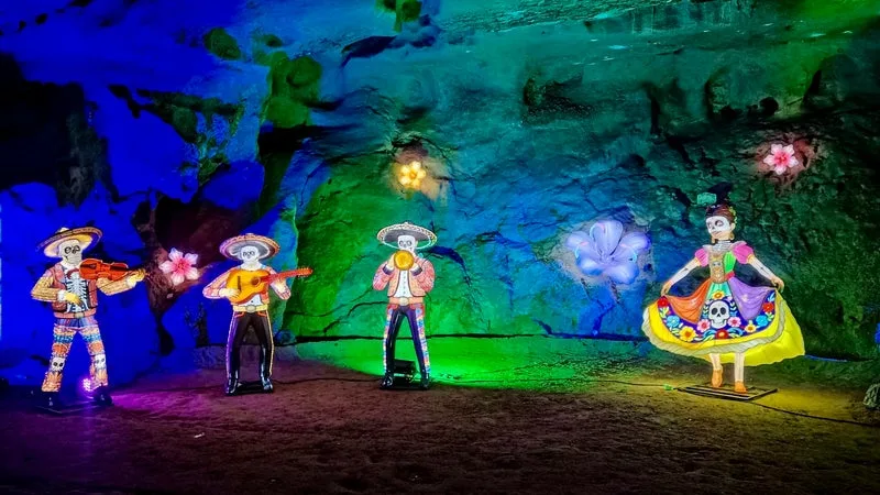 « PAS DE FRAYEUR »: UNE EXPOSITION CÉLÈBRE « LE JOUR DES MORTS » DANS LES GROTTES DE BÉTHARRAM