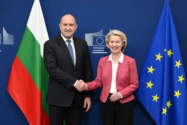 “EST-IL ENCORE PRORUSSE ?” : LE BULGARE ROUMEN RADEV USE D’UN DOUBLE DISCOURS EN EUROPE