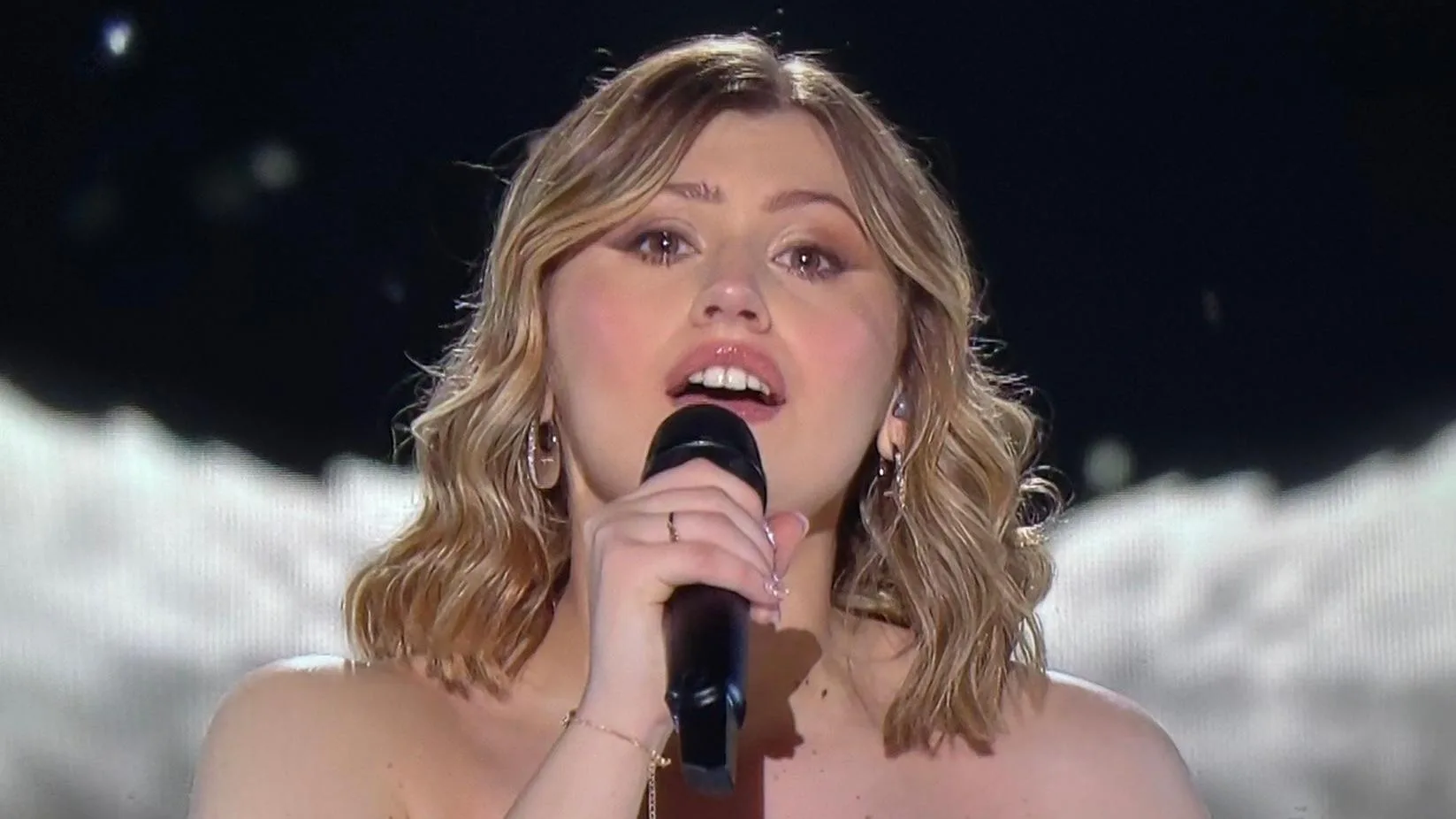 MARINE DE LA « STAR ACADEMY » DEVIENT COACH DANS « THE VOICE », DONT ELLE AVAIT ÉTÉ RECALÉE