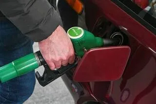 AIDE CARBURANT : LES RETRAITÉS PEUVENT-ILS PRÉTENDRE À L’INDEMNITÉ DE 100 € POUR LES GROS ROULEURS ?