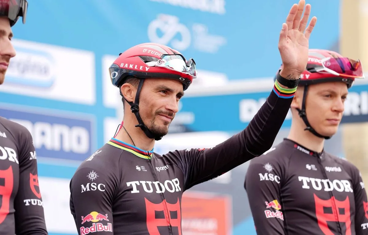 JULIAN ALAPHILIPPE MET UN TERME À SA CARRIÈRE, LA FIN D’UNE ÈRE POUR LE CYCLISME FRANÇAIS