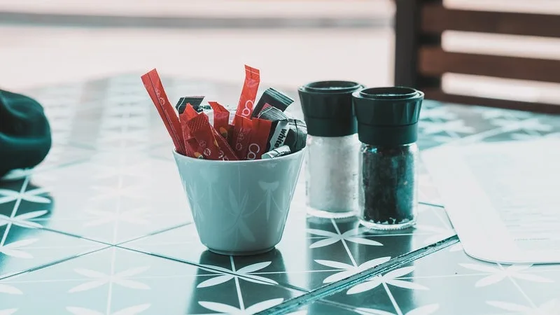 ASPARTAME: L’ÉDULCORANT AUTORISÉ DANS DE NOMBREUX SODAS ET YAOURTS EST SANS RISQUES POUR LA SANTÉ, SELON UNE AGENCE DE L’UE