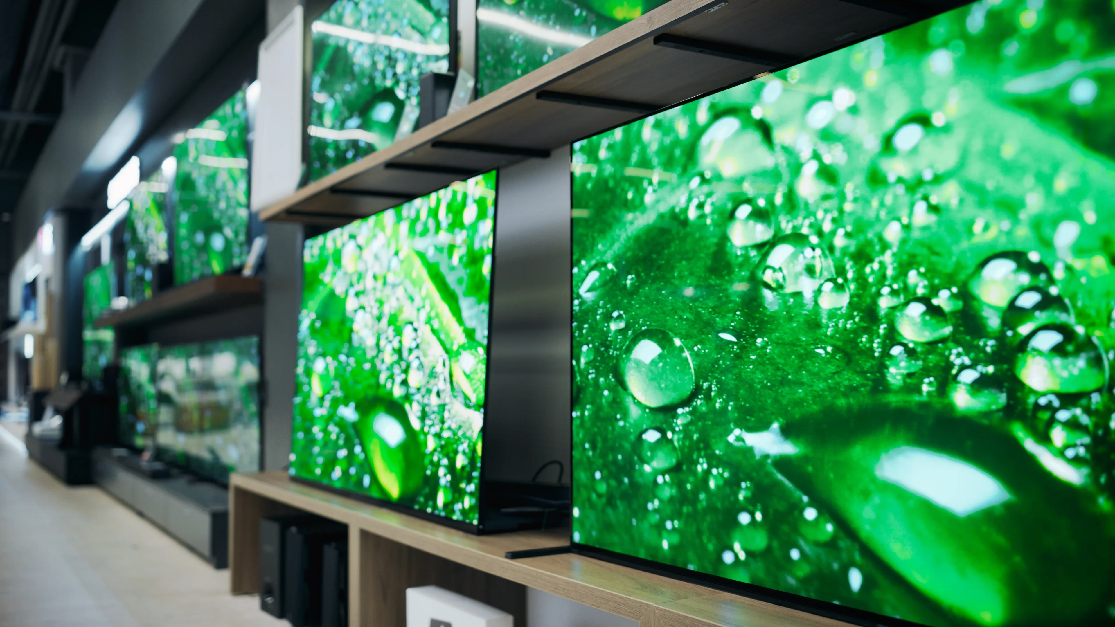 VOTRE SMART TV EST DEVENUE UN PANNEAU PUBLICITAIRE ? DES UTILISATEURS DEMANDENT À L’IA DE FAIRE LE MÉNAGE