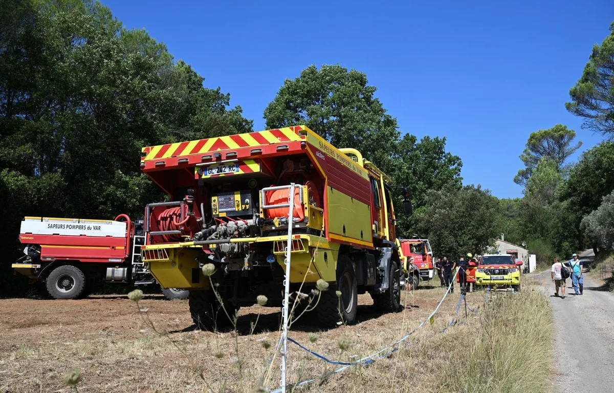 L’HUMORISTE LAURA CALLU MET SON COMPTE INSTAGRAM AU SERVICE DE CORRENS, SON VILLAGE DU VAR EN PROIE AUX INCENDIES
