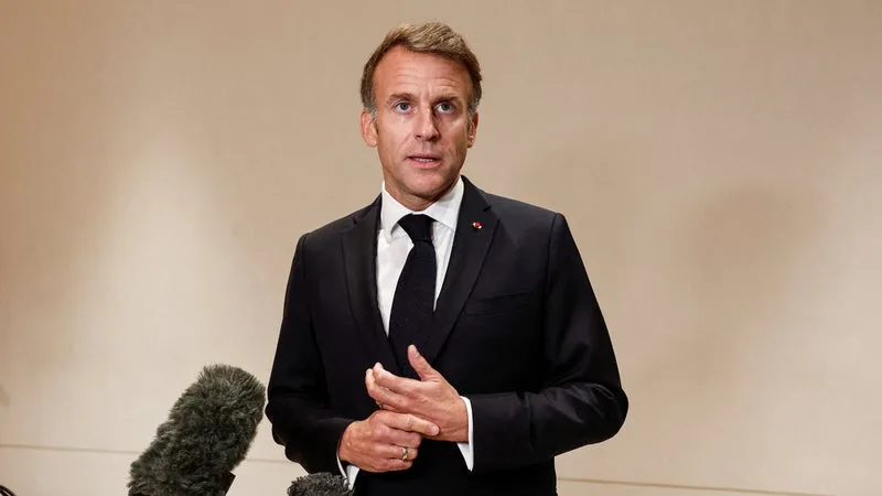 NEUF COLLABORATEURS ET DES « BEAUX APPARTEMENTS À 2,3 MILLIONS D’EUROS »? CE À QUOI EMMANUEL MACRON VA AVOIR DROIT À SON DÉPART DE L’ÉLYSÉE, ALORS QUE FRANÇOIS RUFFIN PARLE D’UN « SCANDALE »