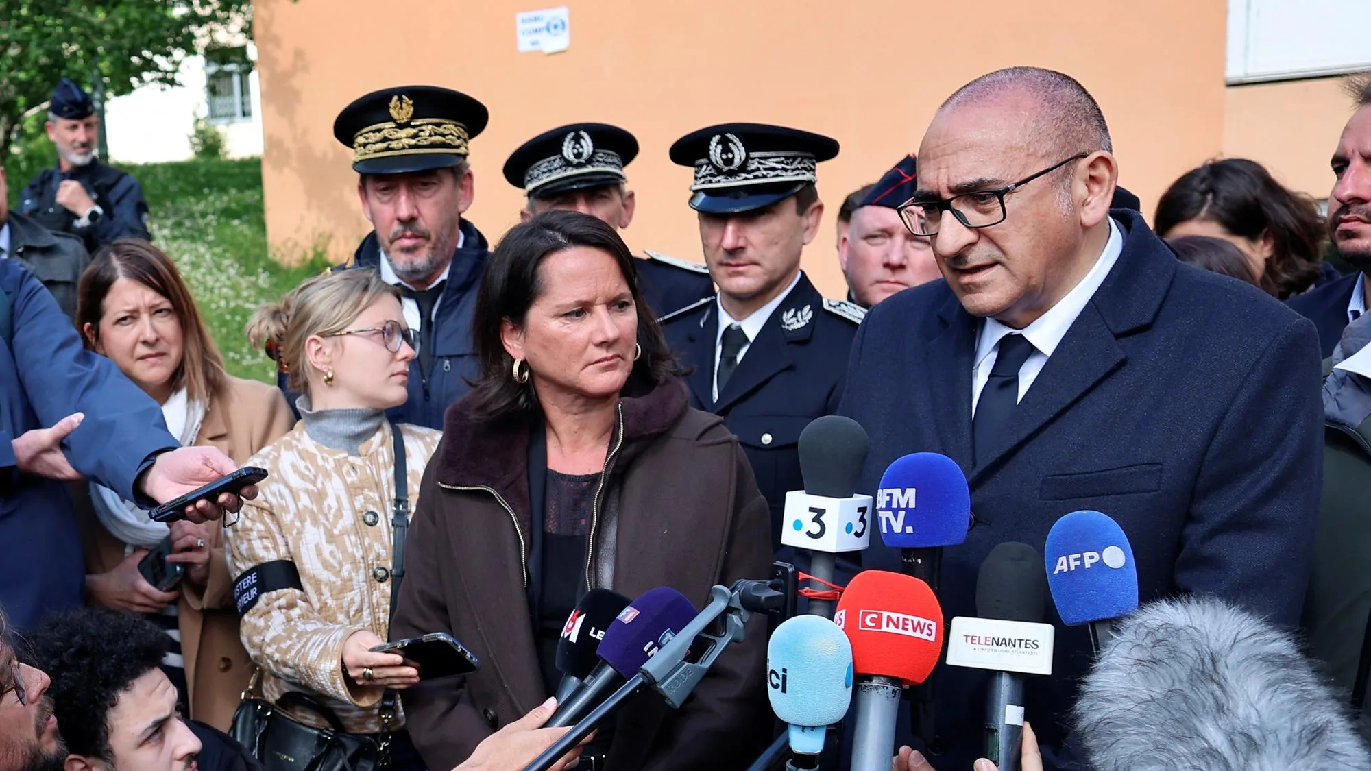APRÈS LA FUSILLADE À NANTES, LAURENT NUÑEZ DONNE DES NOUVELLES RASSURANTES DU GARÇON GRIÈVEMENT BLESSÉ