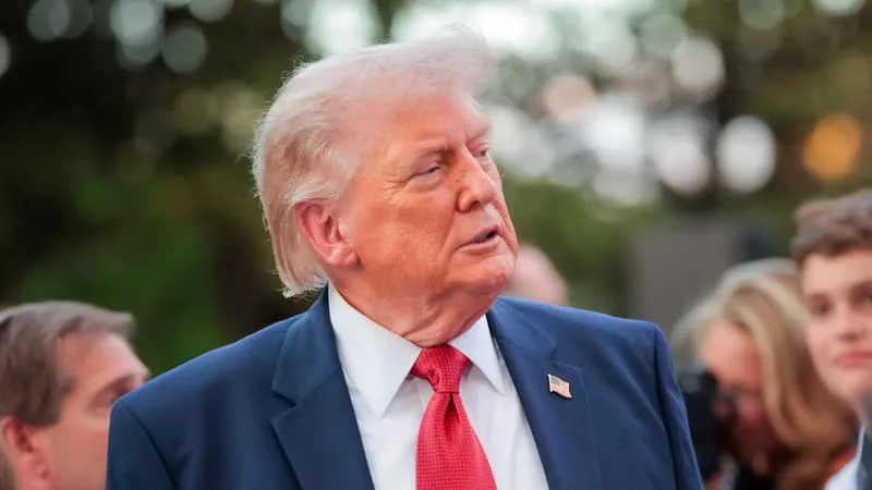 « ÇA NE TOMBE PAS AU MEILLEUR MOMENT POUR MOI »: DONALD TRUMP « VA ESSAYER » D’ALLER AU MARIAGE DE SON FILS