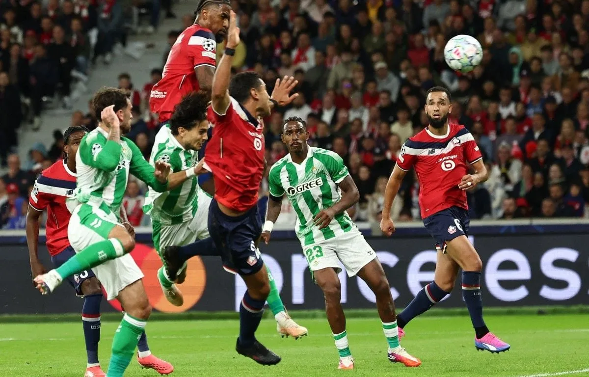 LIGUE DES CHAMPIONS : LILLE SE SABORDE EN CINQ MINUTES AVEC DEUX BUTS ET UN ROUGE, LE REAL S’EN SORT PETITEMENT… LA SOIRÉE À REVIVRE EN DIRECT