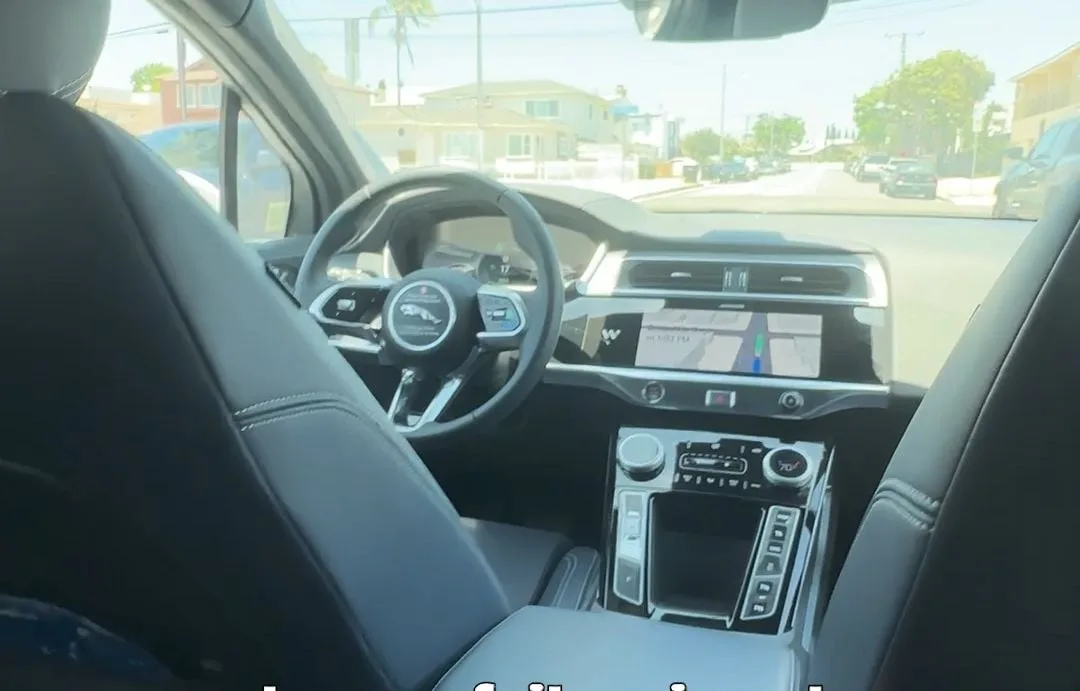 NOTRE ENVOYÉ SPÉCIAL TESTE LES TAXIS AUTONOMES WAYMO DE LOS ANGELES ET VIT UNE EXPÉRIENCE CHAOTIQUE