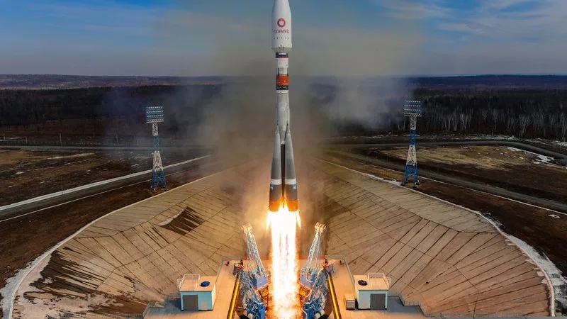 L’ÉVÉNEMENT EST « SUIVI DE PRÈS »: UN SATELLITE RUSSE S’APPROCHE À QUELQUES MÈTRES D’UN AUTRE AU SERVICE DE L’UKRAINE