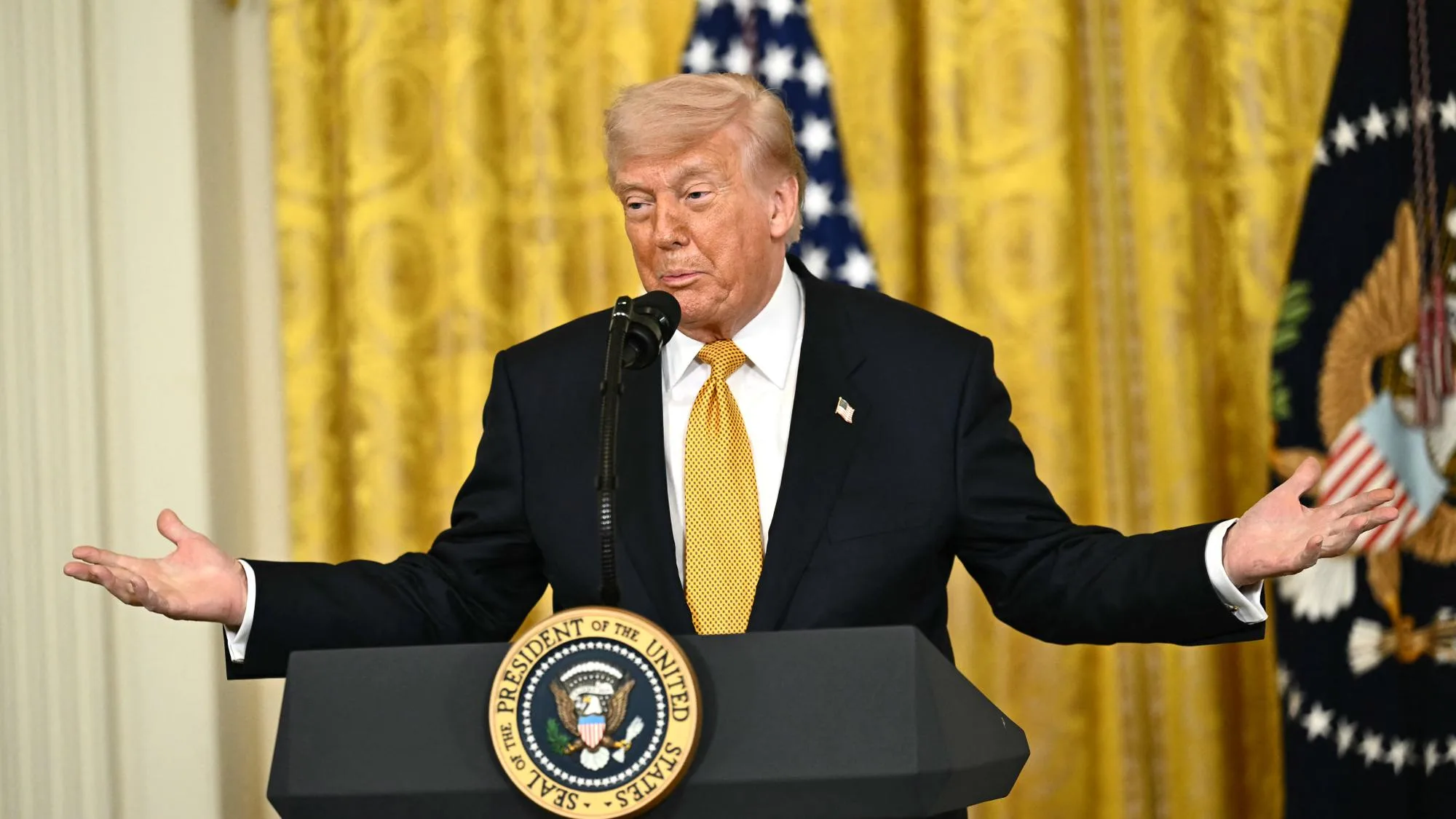 DONALD TRUMP A TROUVÉ UNE NOUVELLE MANIÈRE D’AUGMENTER SA FORTUNE (ET ALIMENTE LES CRITIQUES SUR LA CORRUPTION)