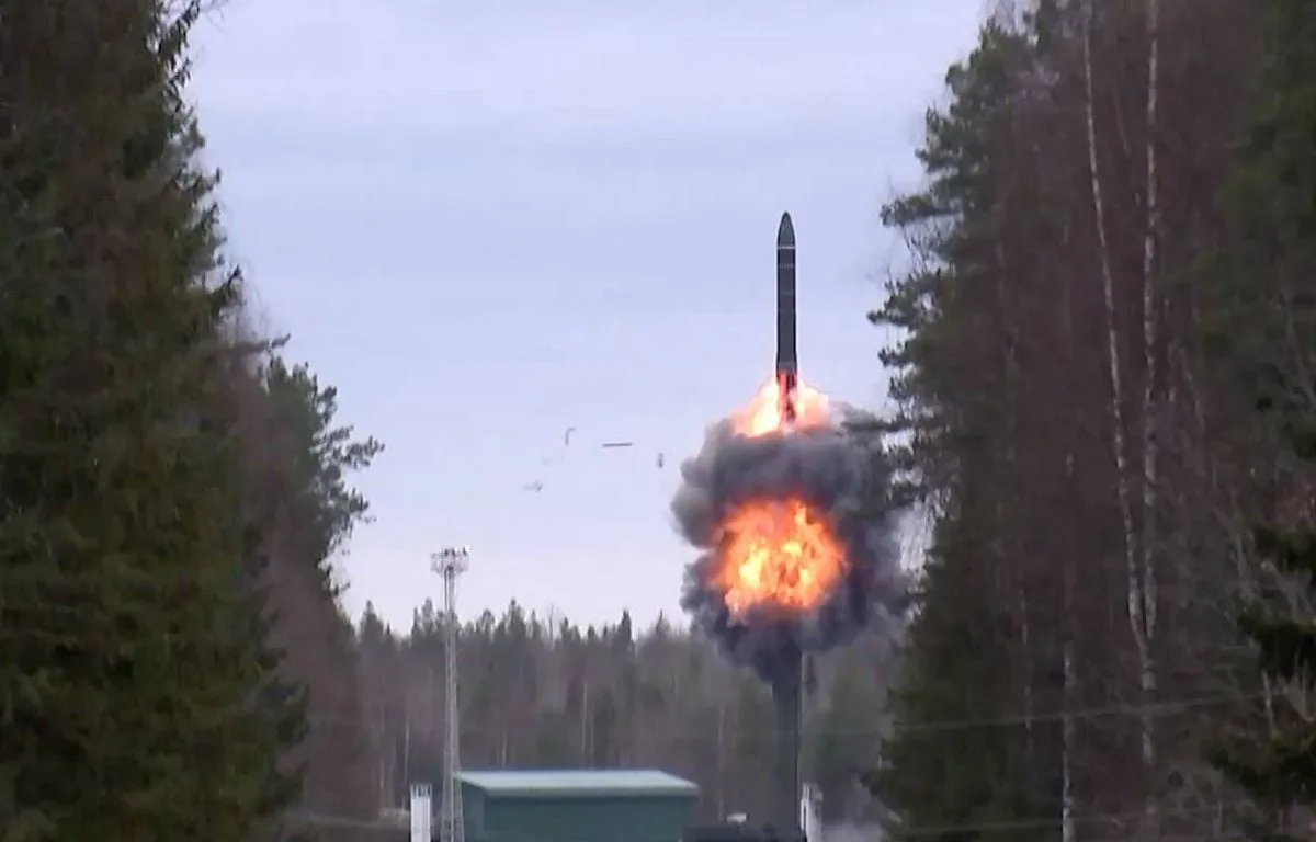 GUERRE EN UKRAINE : UNE « TACTIQUE D’INTIMIDATION »… CE QUE L’ON SAIT SUR L’UTILISATION D’UN MISSILE ORESHNIK PAR LA RUSSIE