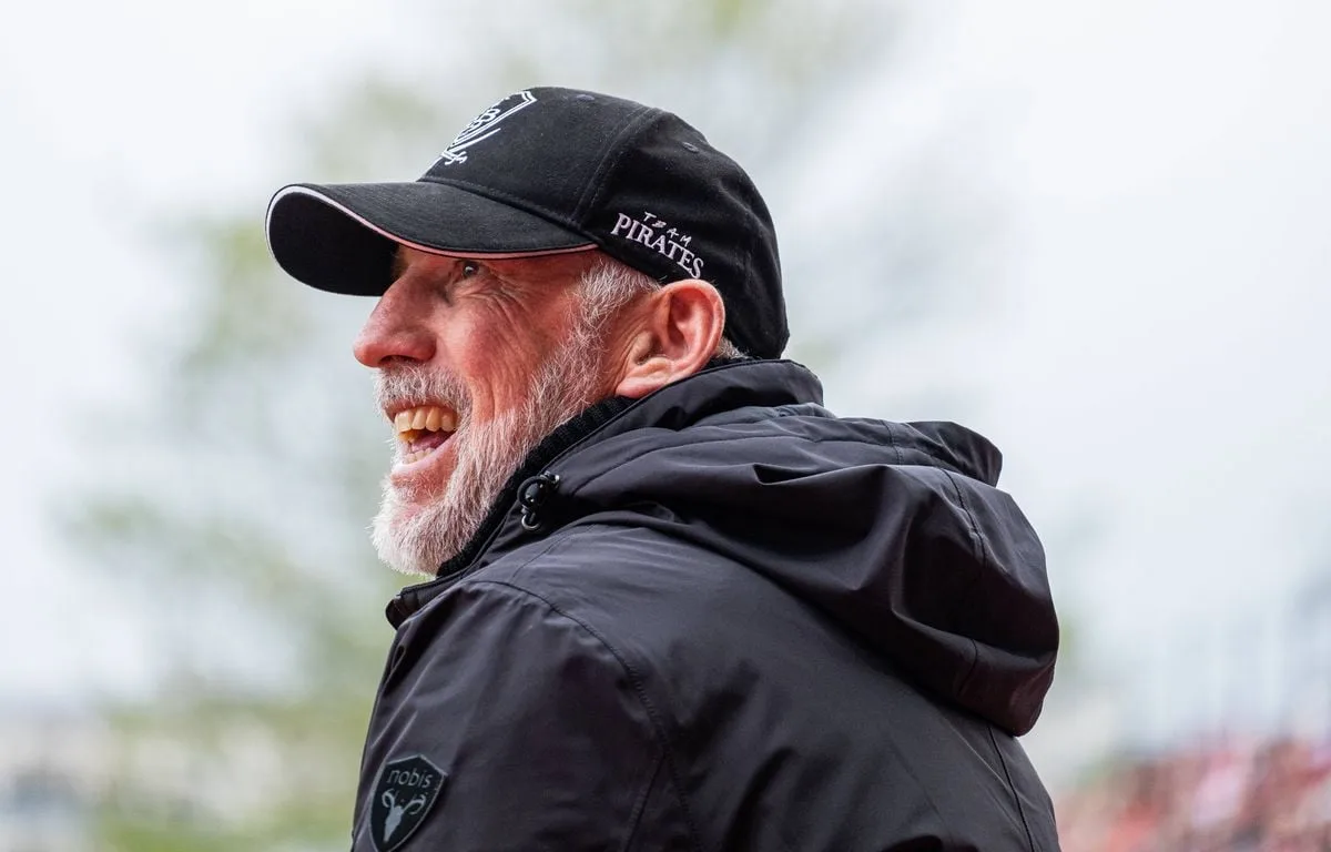 STADE BRESTOIS : « UN HOMME UNIQUE »… BREST RÉÉDITE LA CASQUETTE D’ERIC ROY, DÉCÉDÉ EN JUIN DES SUITES D’UN CANCER