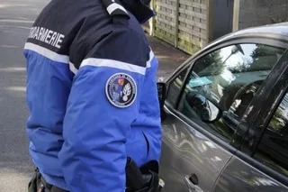 « LE CONDUCTEUR A ÉTÉ ÉJECTÉ DU VÉHICULE » : UN JEUNE DE 20 ANS GRAVEMENT BLESSÉ DANS UN ACCIDENT EN BRETAGNE
