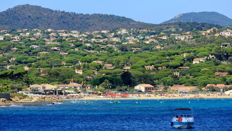 LES RECHERCHES OFFICIELLEMENT ARRÊTÉES APRÈS LA DÉCOUVERTE DU CORPS DU PILOTE D’UN AVION DE TOURISME AU LARGE DE SAINT-TROPEZ