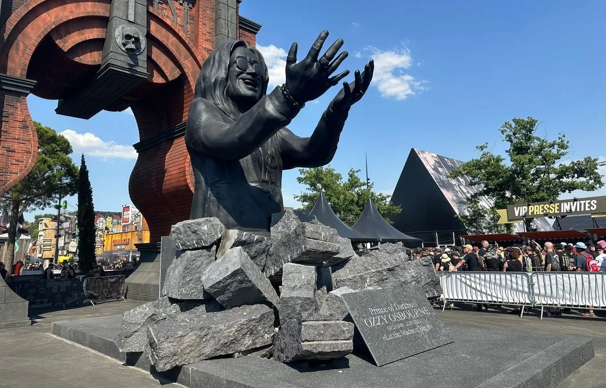 HELLFEST 2026 : « C’EST LUI LE ROI »… LES FESTIVALIERS RENDENT UN DERNIER HOMMAGE AU PRINCE DES TÉNÈBRES OZZY OSBOURNE