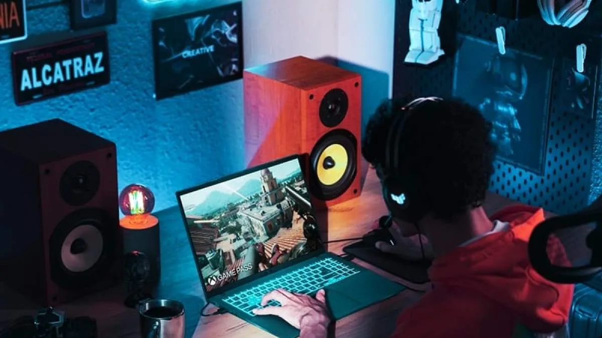 AMAZON RETIRE 320 € SUR L’ASUS V16, UN LAPTOP QUI COMBINE INTEL CORE 7, RTX 5060 ET ÉCRAN 144 HZ