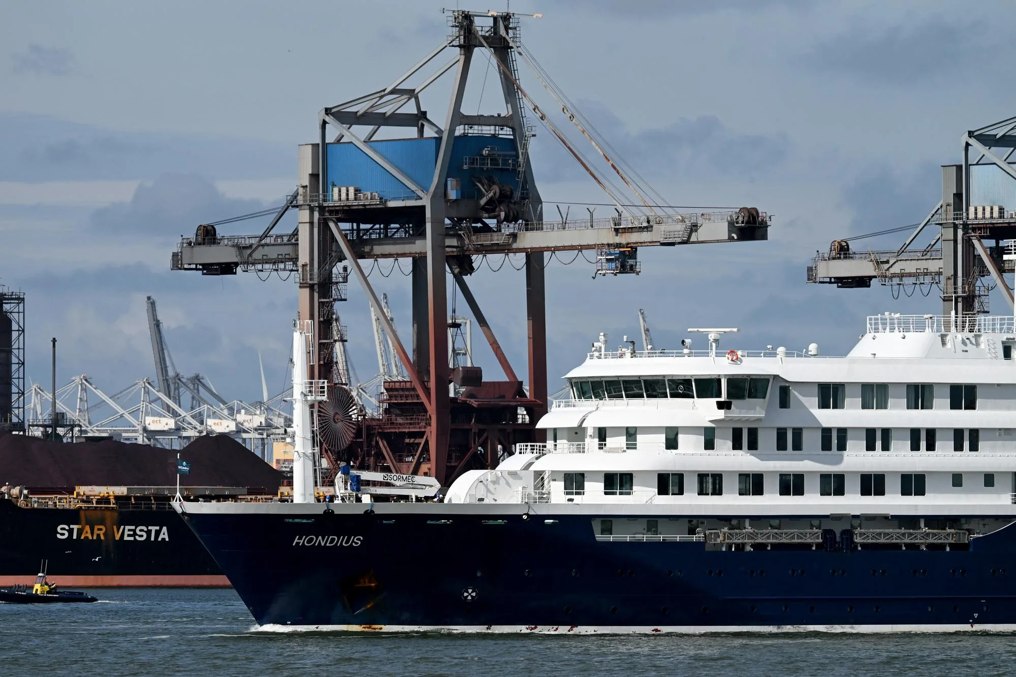 UN NOUVEAU CAS CONFIRMÉ DE HANTAVIRUS CHEZ UN MEMBRE DE L’ÉQUIPAGE DU MV HONDIUS