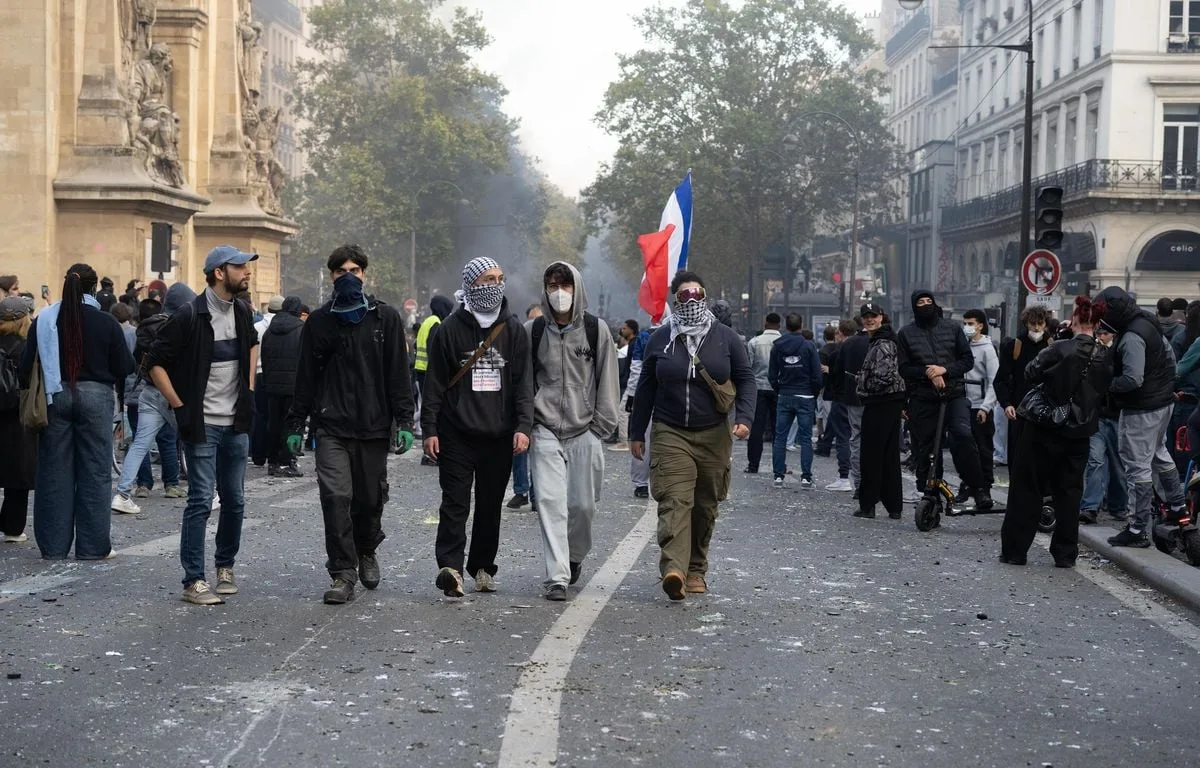 VIOLENCES DU 17 OCTOBRE : LE RENSEIGNEMENT ESTIME QUE « L’ULTRAGAUCHE » ET « L’EXTRÊME GAUCHE RADICALE » ÉTAIENT EN POINTE
