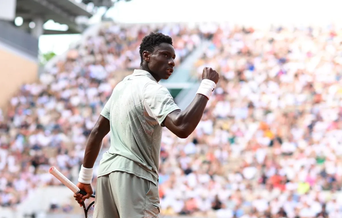ROLAND-GARROS 2026 : « J’AI VU LES TIRS AU BUT, LE PIRE MOMENT ! » MOÏSE KOUAME S’EST CONSOLÉ AVEC LA VICTOIRE DU PSG