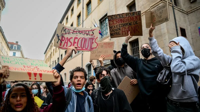 INFO BFMTV. COLÈRE LYCÉENNE: LA DIRECTION NATIONALE DE LA SÉCURITÉ PUBLIQUE DEMANDE AUX POLICIERS DE PRÉPARER LA RENTRÉE SCOLAIRE